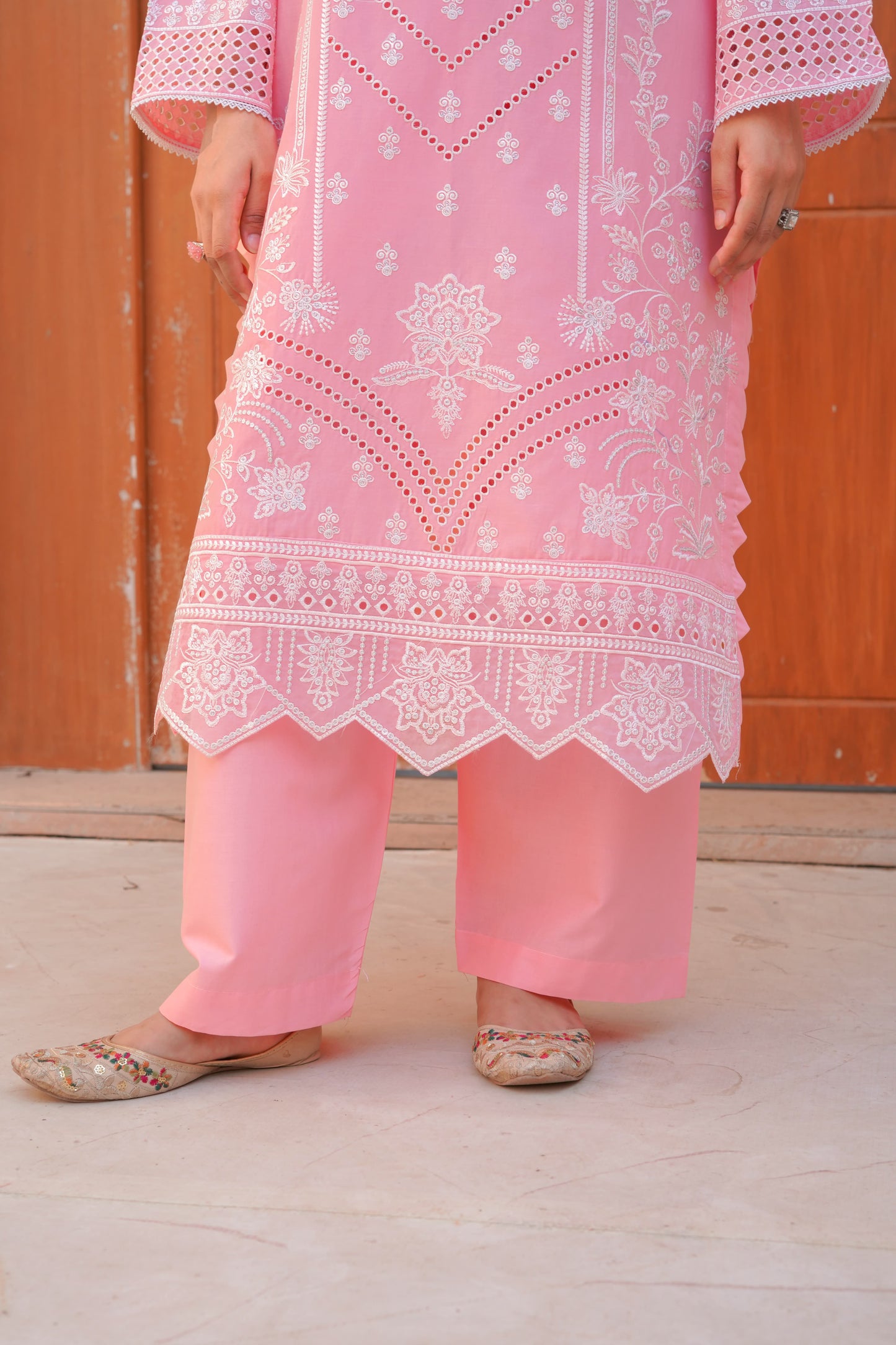 3 Piece Lawn Suit Embroidered with thread Work
