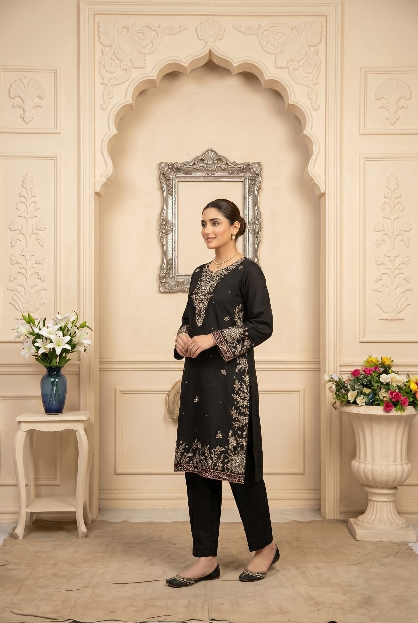 2pc Black Embroidered Lawn Suit - Elegant Thread Work - Long Length Kurta - sitarastyle.com