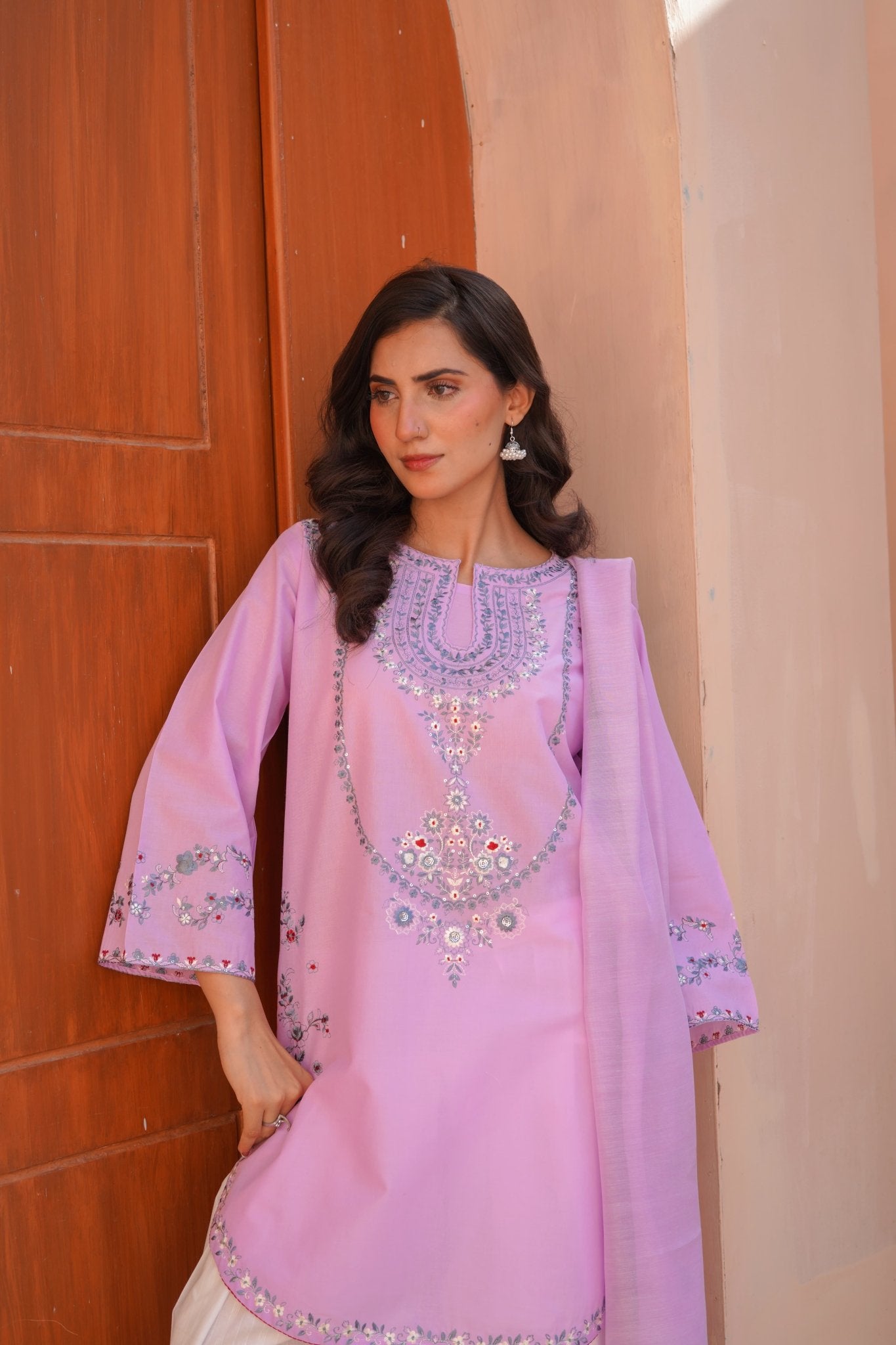 Lilac Pink Thread Work Embroidered 3-Piece Lawn Suit – Gol Ghera Hem - sitarastyle.com