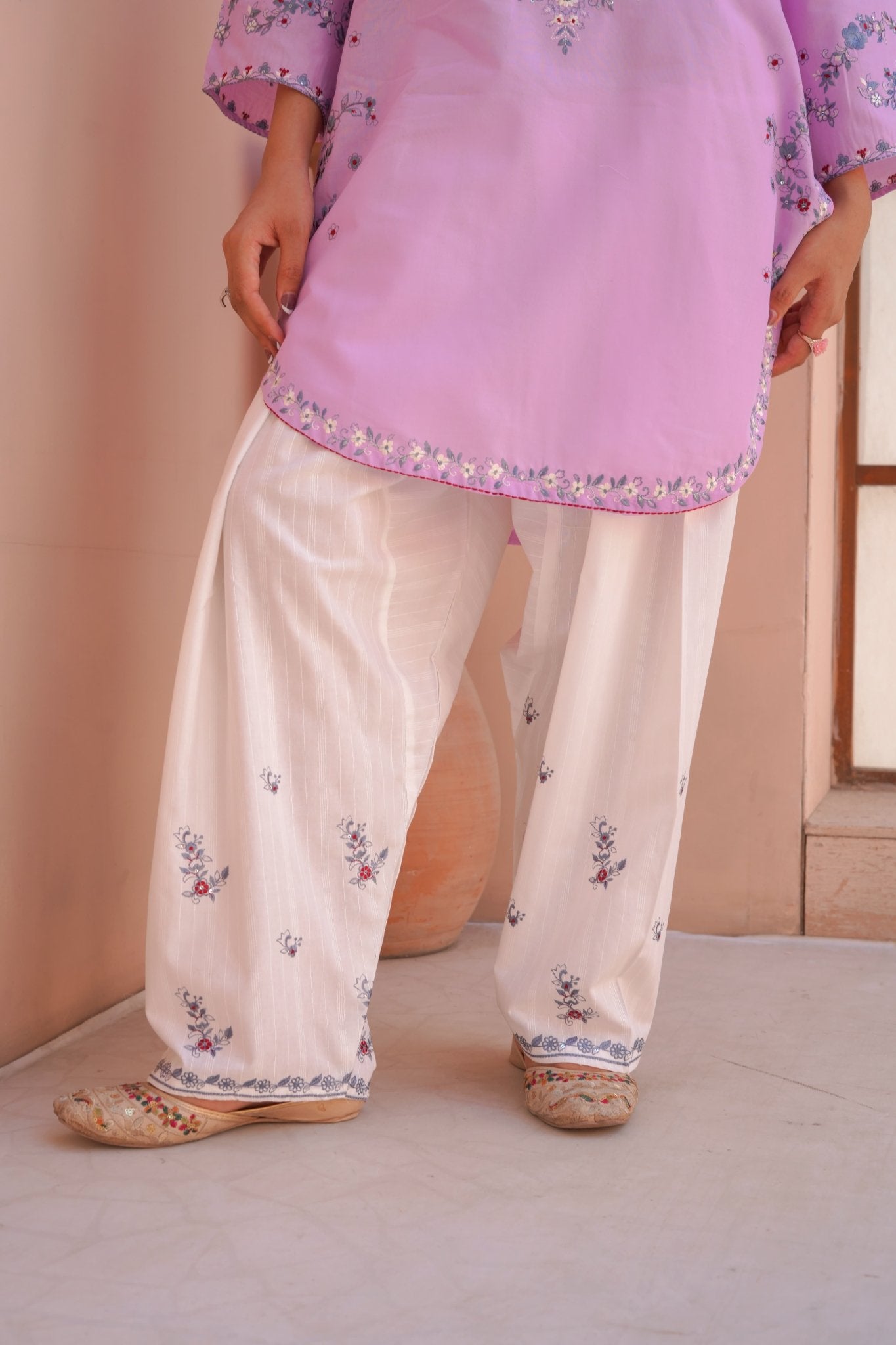 Lilac Pink Thread Work Embroidered 3-Piece Lawn Suit – Gol Ghera Hem - sitarastyle.com