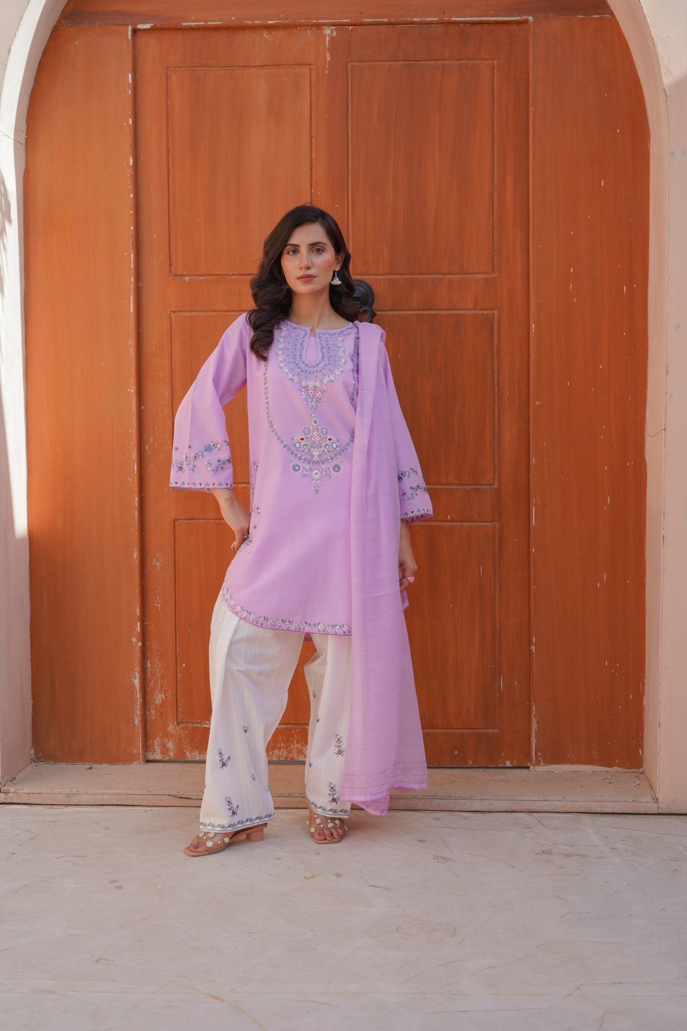 Lilac Pink Thread Work Embroidered 3-Piece Lawn Suit – Gol Ghera Hem - sitarastyle.com