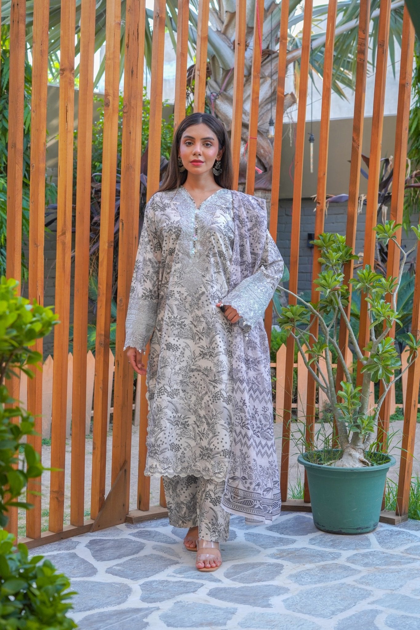 Printed Lawn 3-Piece Suit with Patch Work & Monar Dupatta – 43in - sitarastyle.com