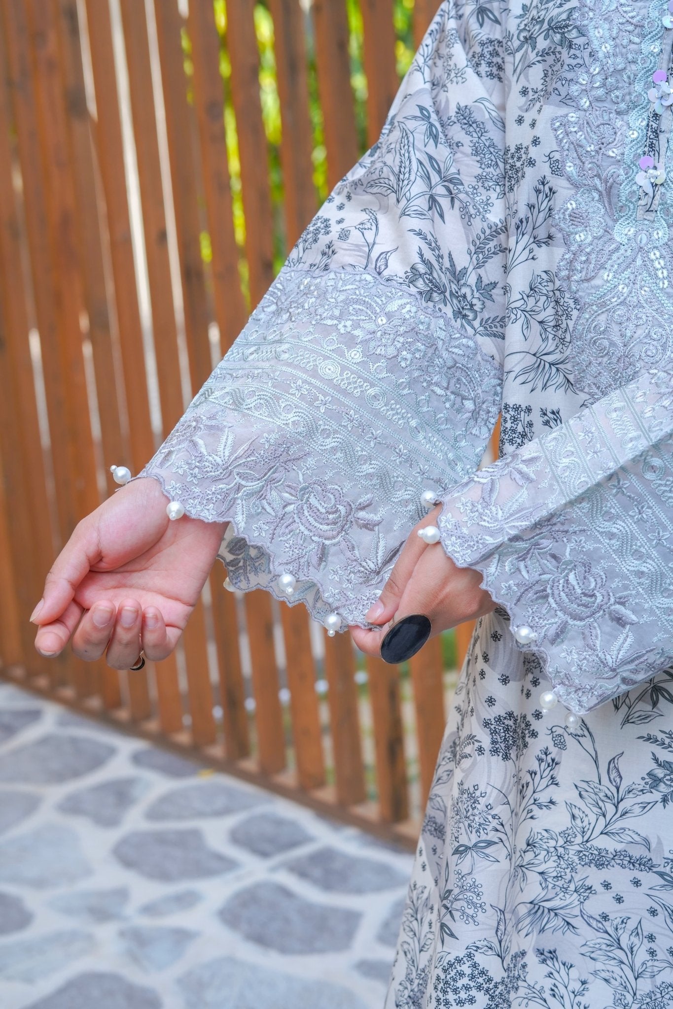 Printed Lawn 3-Piece Suit with Patch Work & Monar Dupatta – 43in - sitarastyle.com