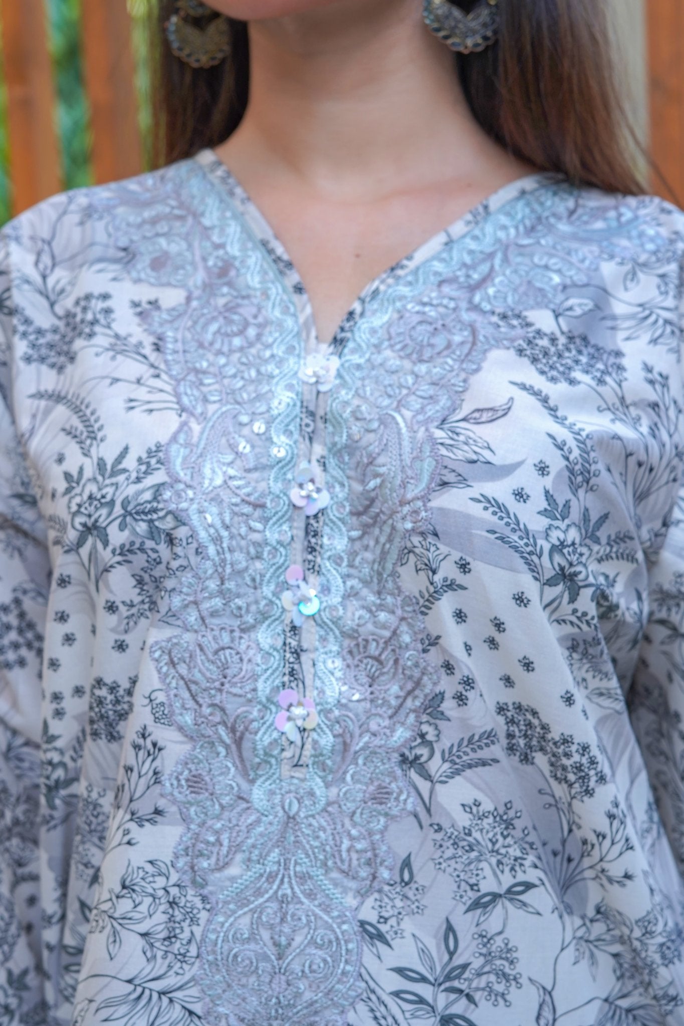 Printed Lawn 3-Piece Suit with Patch Work & Monar Dupatta – 43in - sitarastyle.com