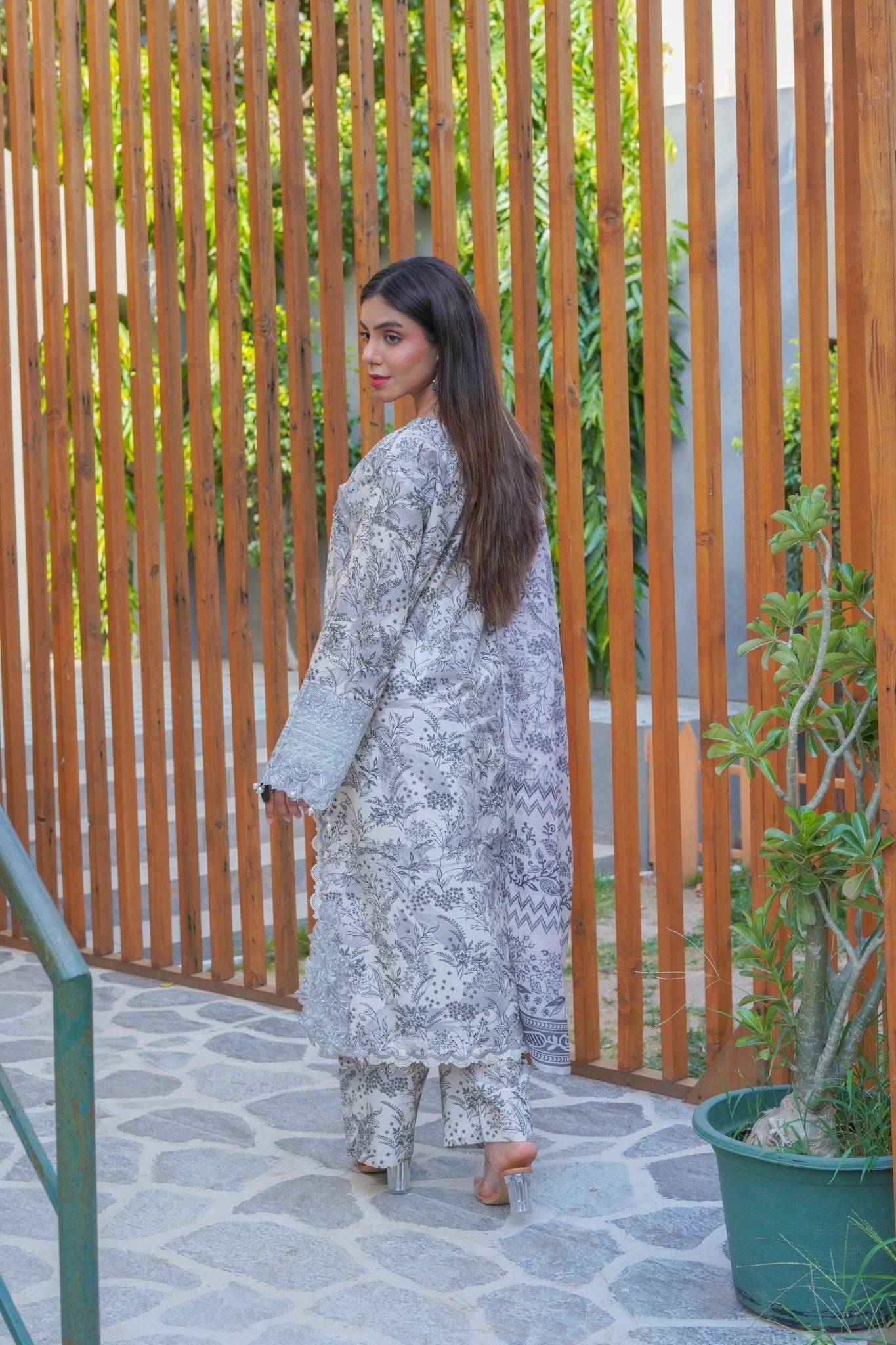 Printed Lawn 3-Piece Suit with Patch Work & Monar Dupatta – 43in - sitarastyle.com