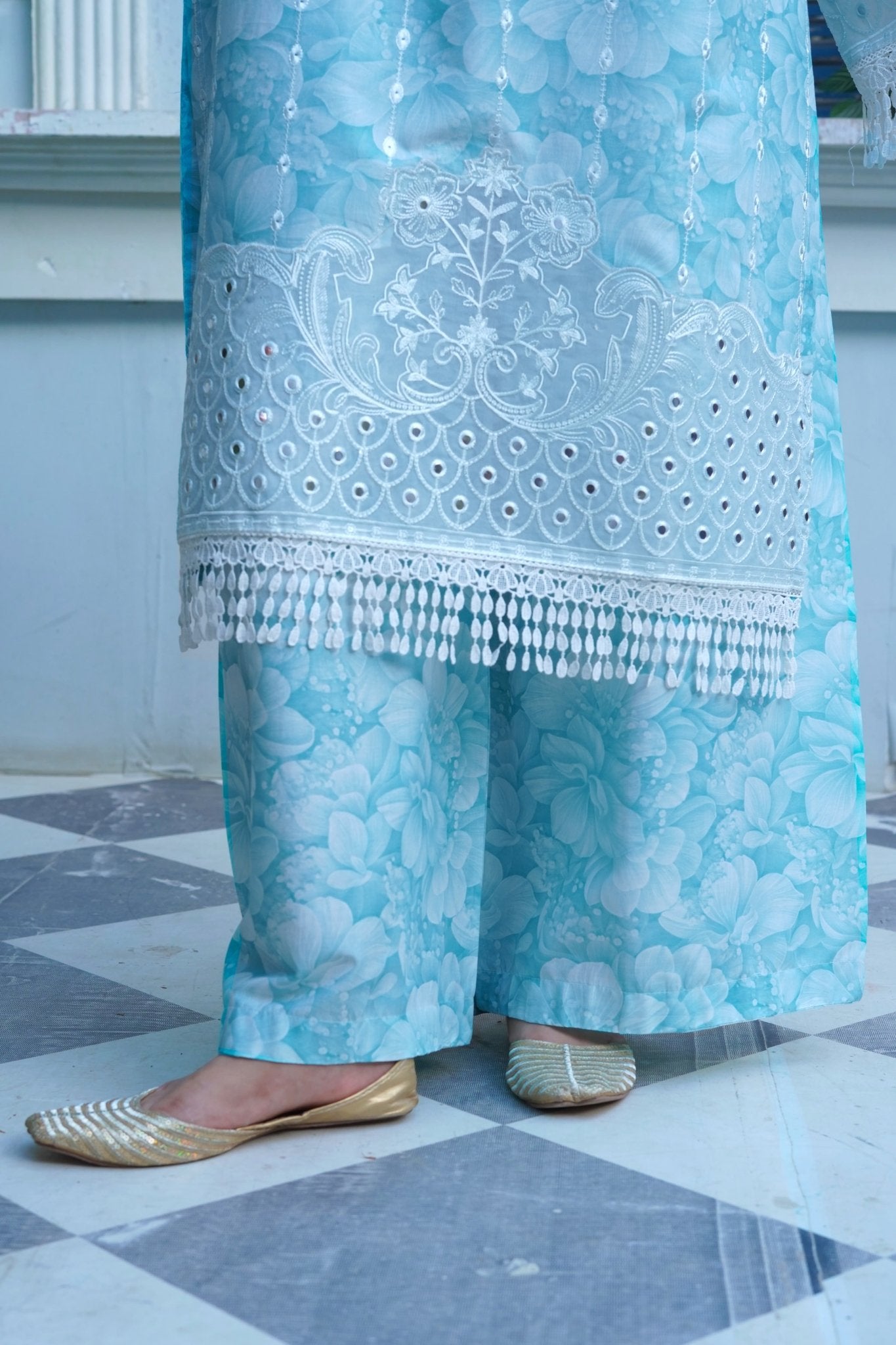 Printed Lawn 3-Piece Suit with Silk Chiffon Dupatta & Flapper Trouser - sitarastyle.com
