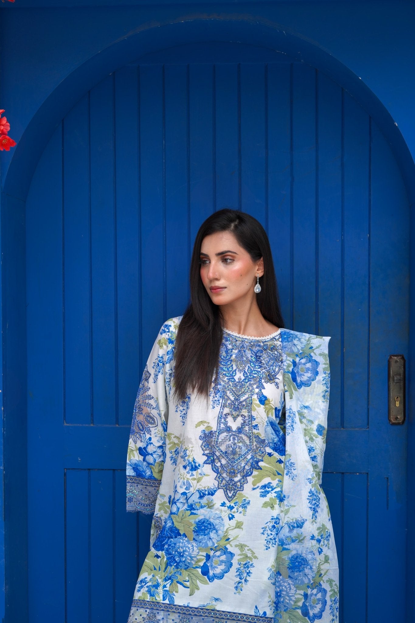Printed Lawn Suit with Farshi Shalwar – 3 Piece - sitarastyle.com