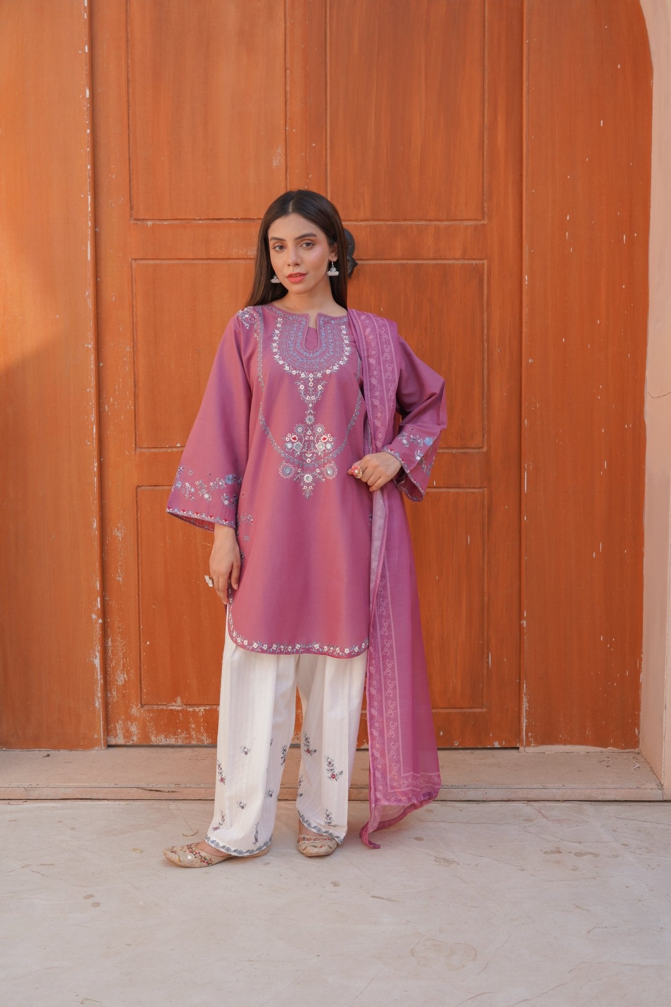 Tapestry Thread Work Embroidered 3-Piece Lawn Suit – Gol Ghera Hem - sitarastyle.com