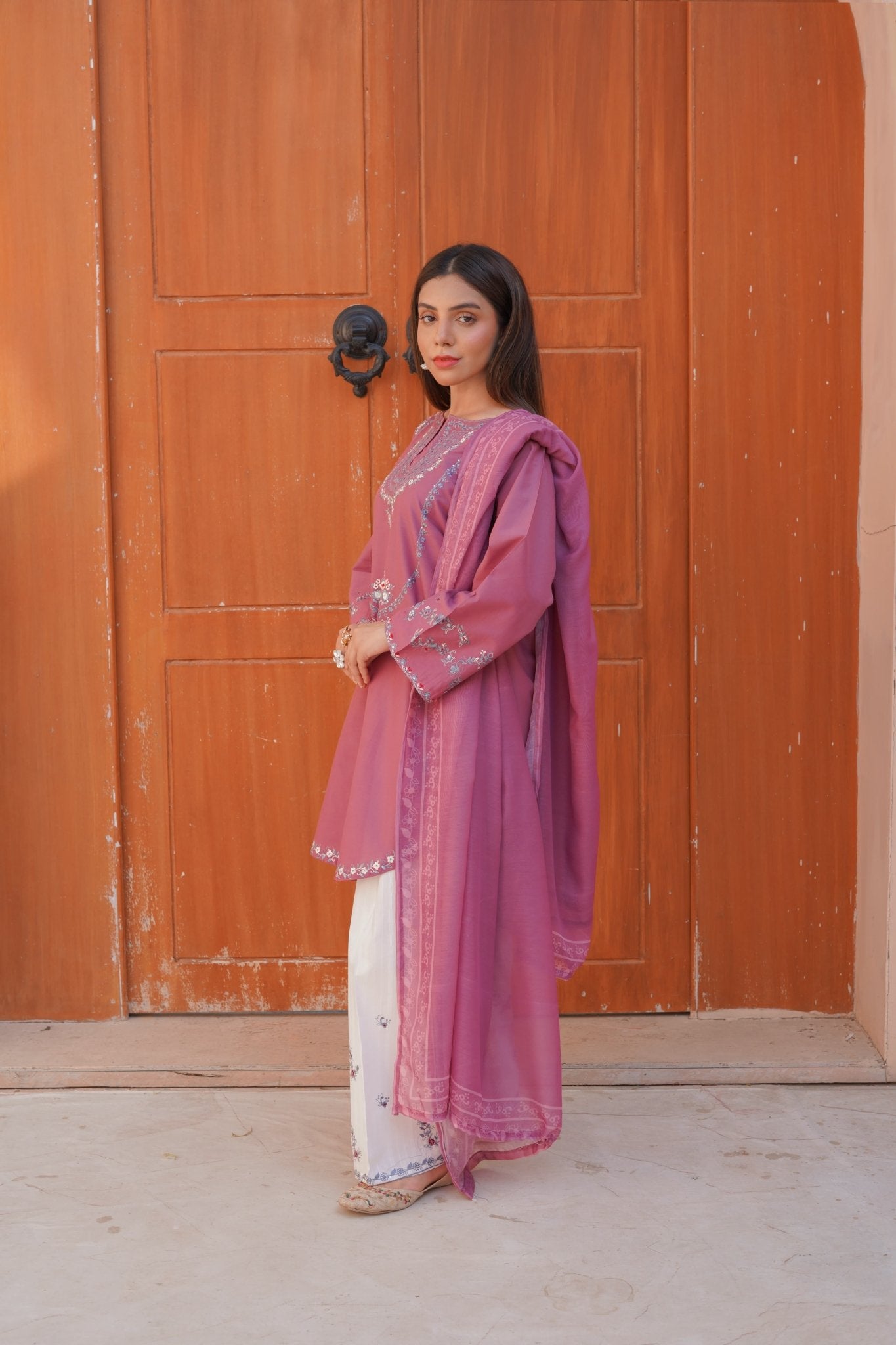 Tapestry Thread Work Embroidered 3-Piece Lawn Suit – Gol Ghera Hem - sitarastyle.com