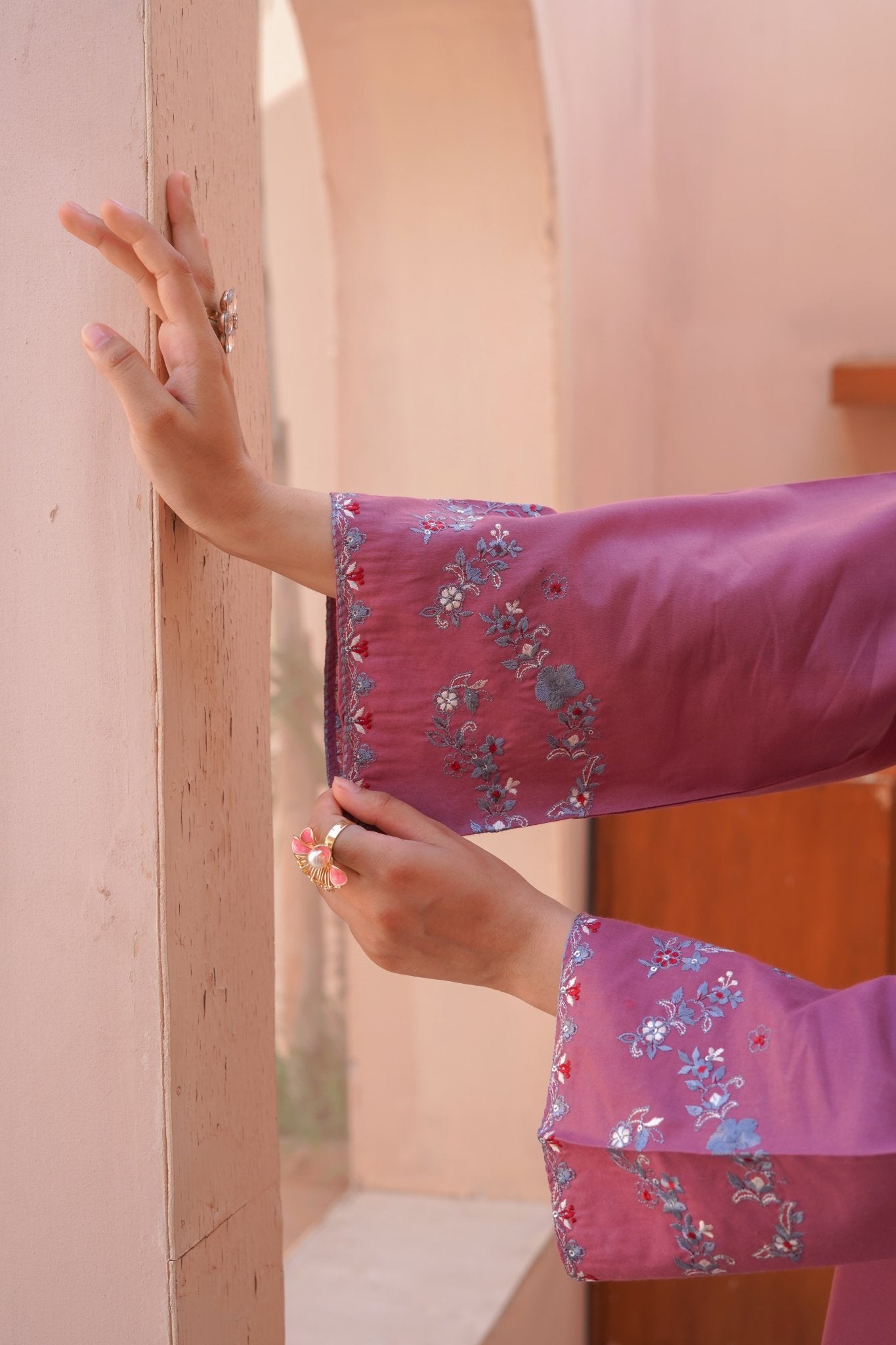 Tapestry Thread Work Embroidered 3-Piece Lawn Suit – Gol Ghera Hem - sitarastyle.com